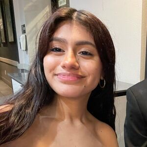 Meet your Posher, Valeria